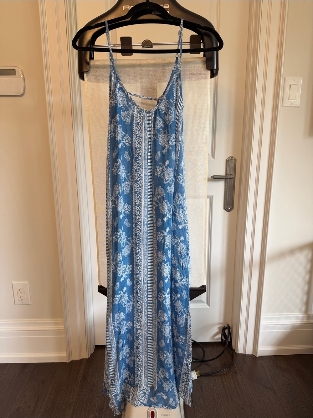 NEVER BEEN WORN
California Moonrise Blue Floral Maxi Dress with White Print